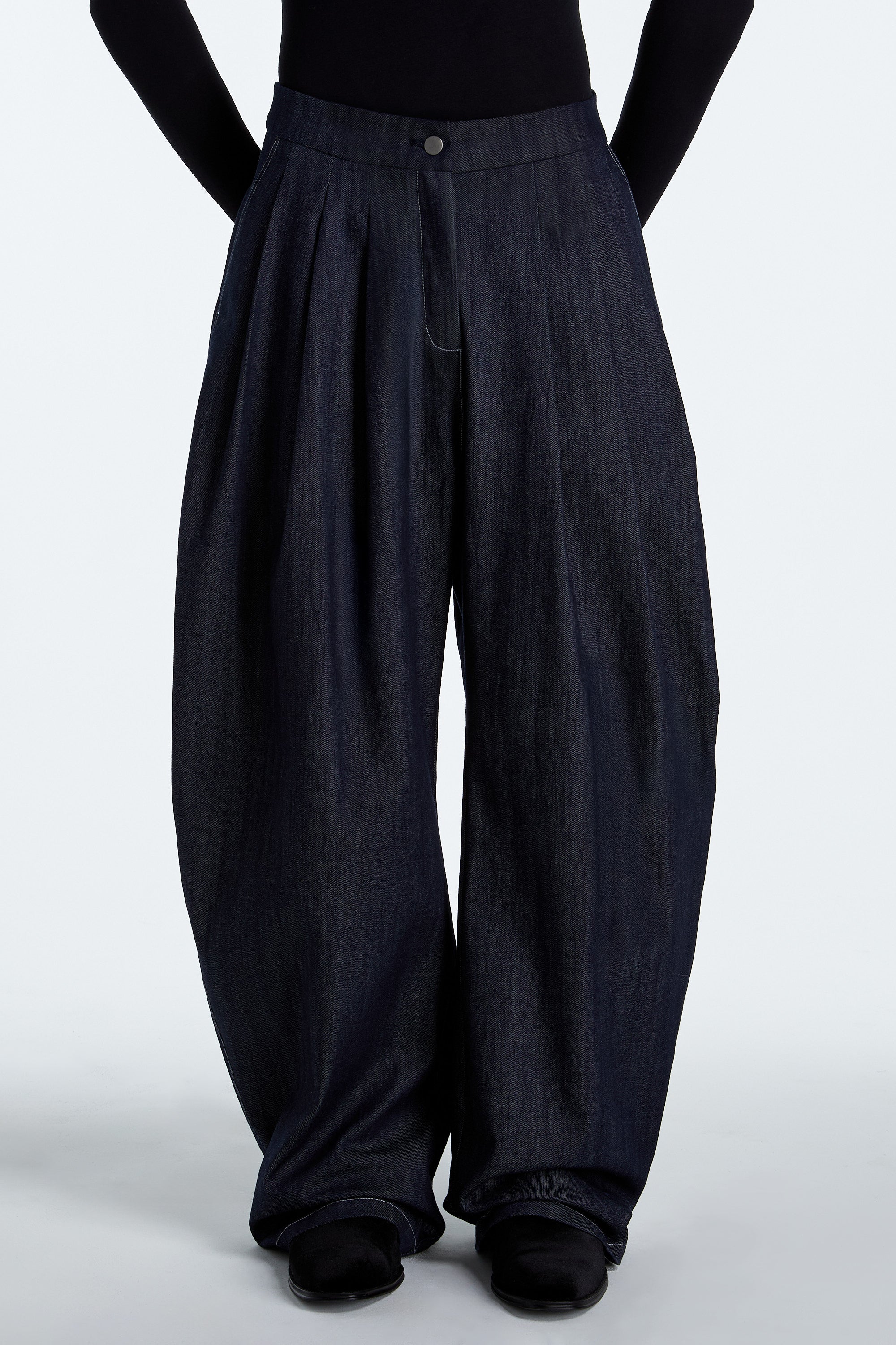 SHAO dark indigo barrel-leg denim pants detail view