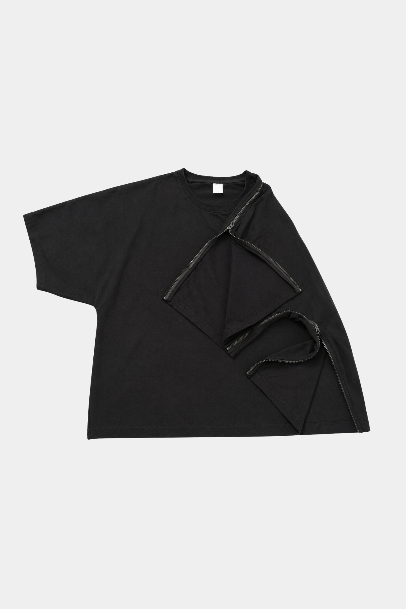 SHAO x CHiNGLiSH WANG black T-shirt side zipper detail.
