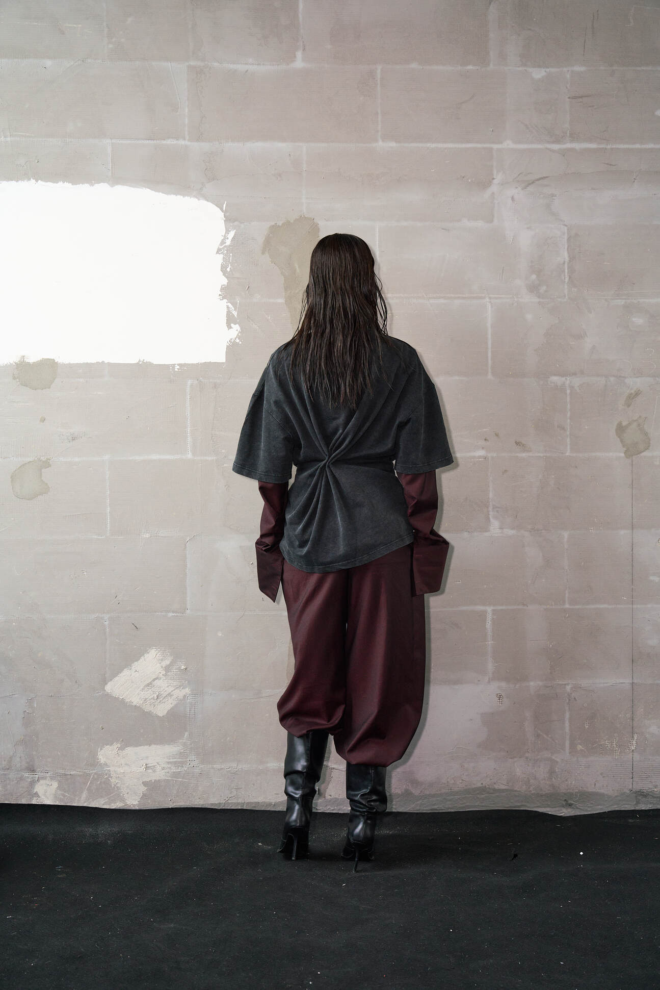 Wool Barrel Pleated Trousers - Burgundy