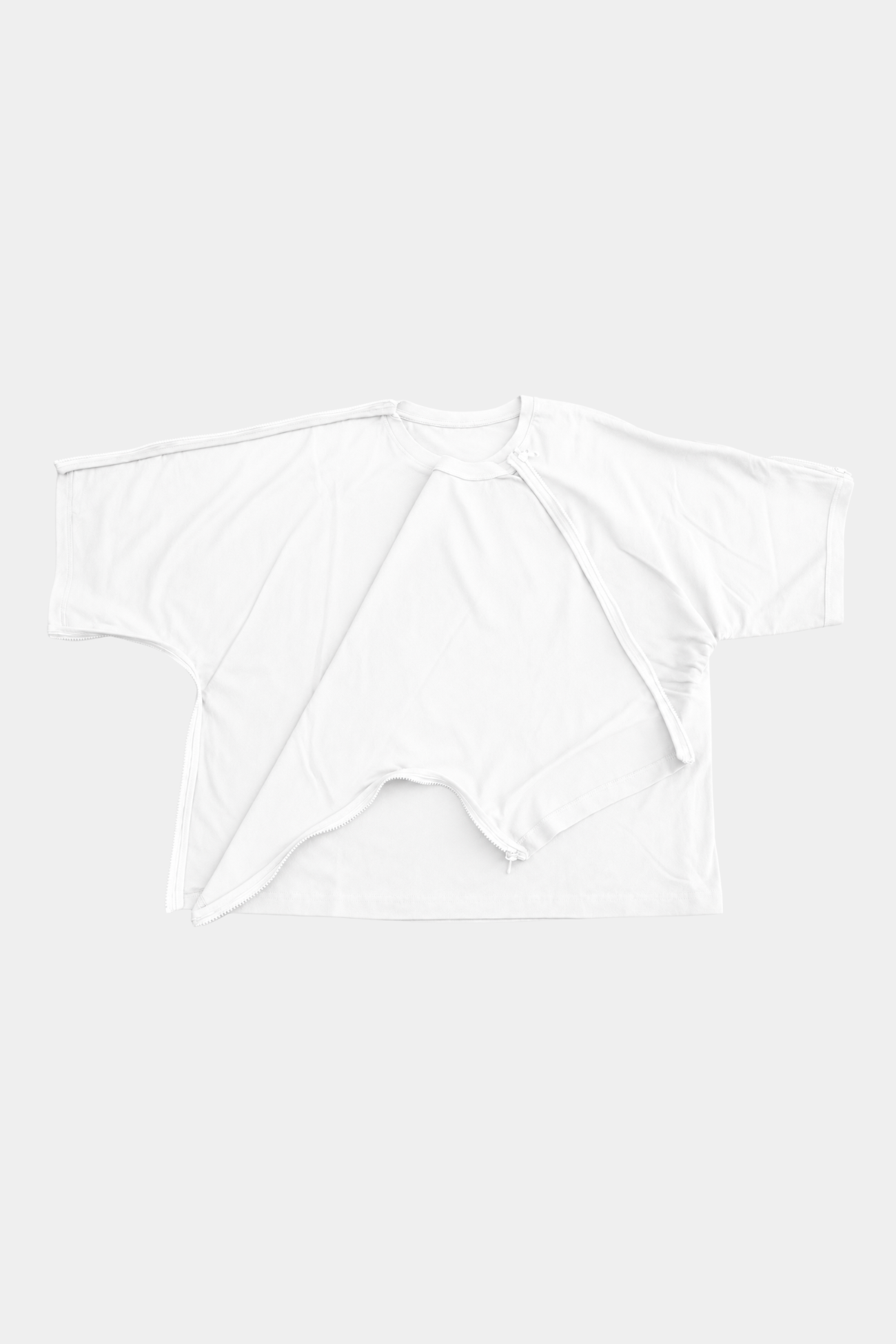 SHAO x CHiNGLiSH WANG white T-shirt side zipper detail.