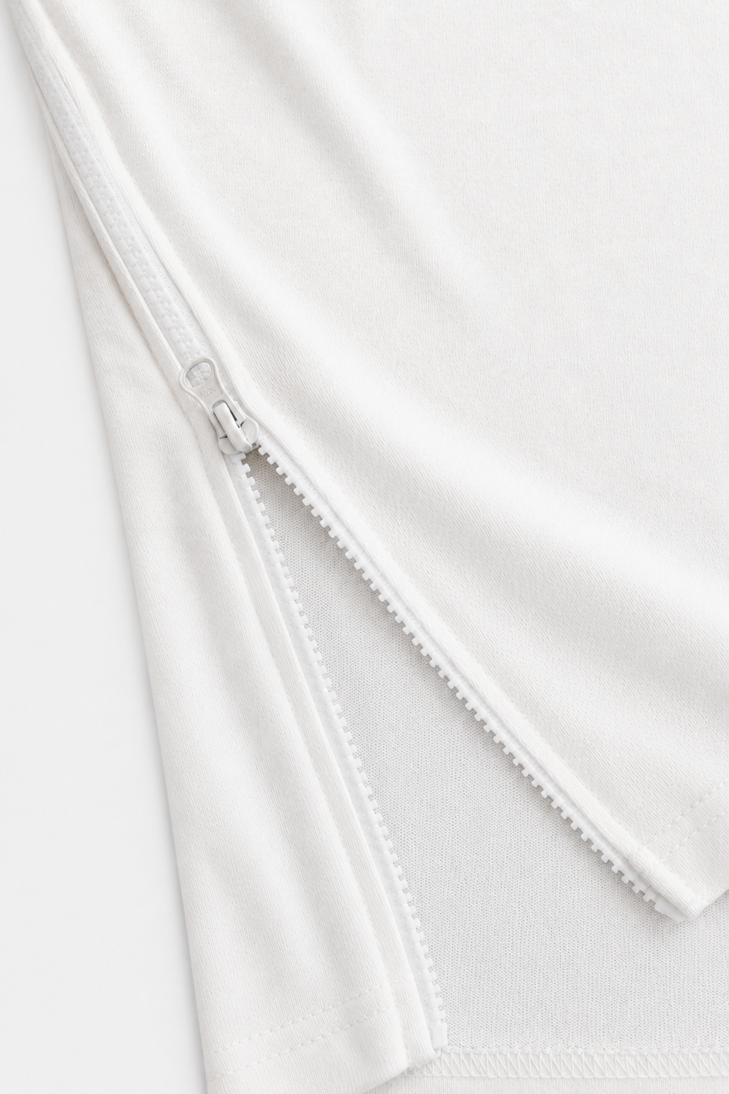 SHAO x CHiNGLiSH WANG white graphic T-shirt detail